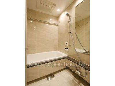 Bath ※Photo of the same layout on 4 floor. Decoration and fixture may differ.