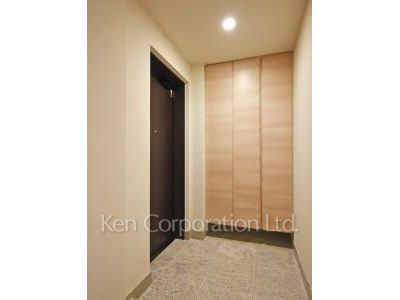 Entrance ※Photo of the same layout on 4 floor. Decoration and fixture may differ.