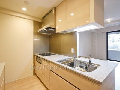 Kitchen ※Photo of the same layout on 4 floor. Decoration and fixture may differ.