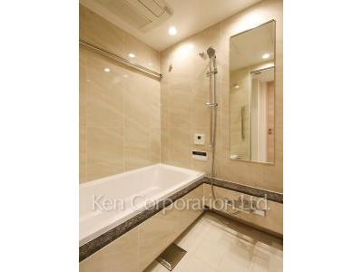 Bath ※Photo of the same layout on 4 floor. Decoration and fixture may differ.