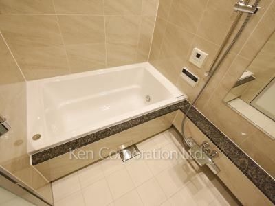 Bath ※Photo of the same layout on 4 floor. Decoration and fixture may differ.