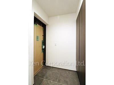 Entrance ※Photo of the same layout on 13 floor. Decoration and fixture may differ.
