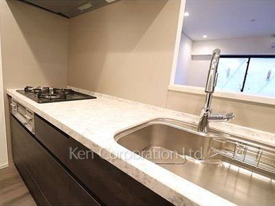 Kitchen ※Photo of the same layout on 13 floor. Decoration and fixture may differ.