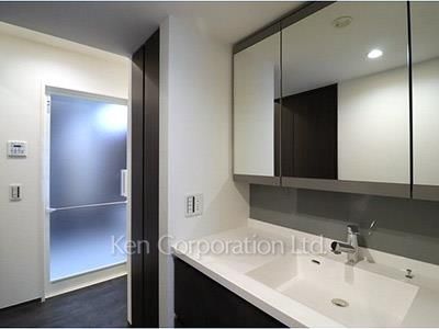 Powder Room ※Photo of the same layout on 13 floor. Decoration and fixture may differ.