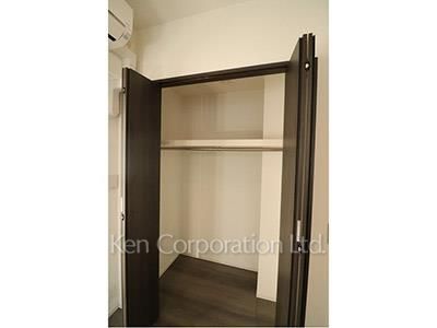Closet ※Photo of the same layout on 13 floor. Decoration and fixture may differ.