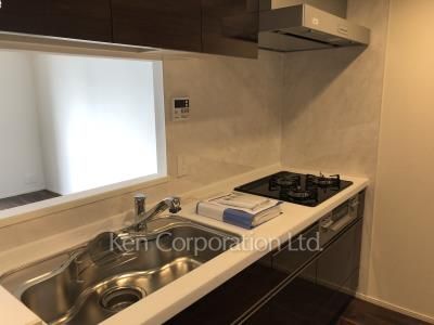 Kitchen ※Photo of the same layout on 11 floor. Decoration and fixture may differ.