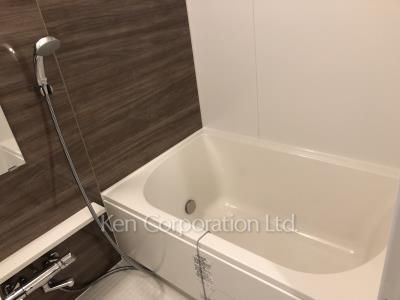 Bath ※Photo of the same layout on 11 floor. Decoration and fixture may differ.