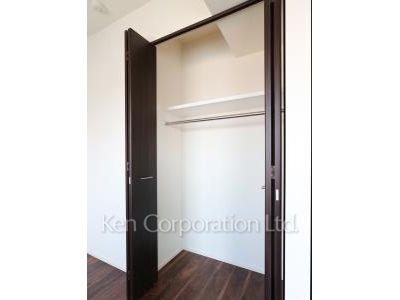 Closet ※Photo of the same layout on 10 floor. Decoration and fixture may differ.