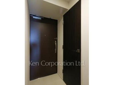 Entrance ※Photo of the same layout on 10 floor. Decoration and fixture may differ.