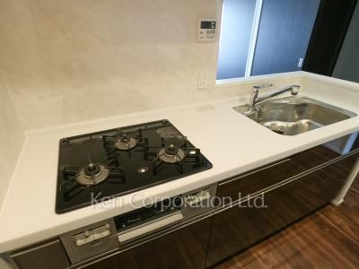 Kitchen ※Photo of the same layout on 10 floor. Decoration and fixture may differ.