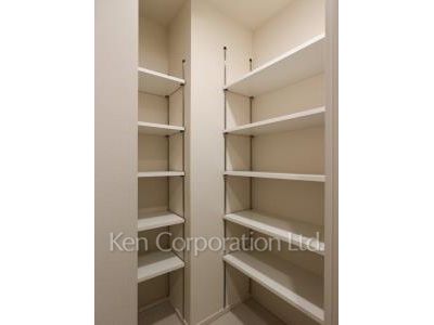 Shoes-In Closet ※Photo of the same layout on 2 floor. Decoration and fixture may differ.