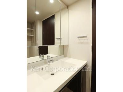 Powder Room ※Photo of the same layout on 2 floor. Decoration and fixture may differ.