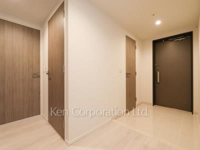 Entrance ※Photo of the same layout on 24 floor. Decoration and fixture may differ.