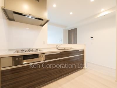 Kitchen ※Photo of the same layout on 24 floor. Decoration and fixture may differ.