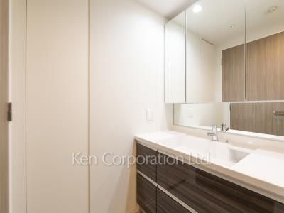 Powder Room ※Photo of the same layout on 24 floor. Decoration and fixture may differ.