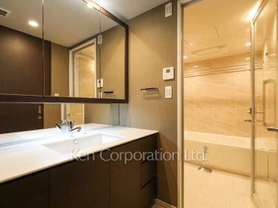 Powder Room *Photo of similar layout