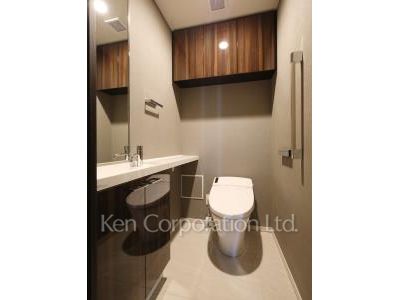 Toilet*Photo of similar layout