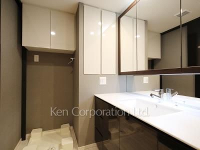 Powder Room*Photo of similar layout
