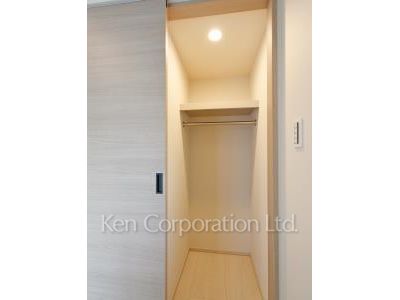 Walk-In Closet ※Photo of the same layout on 3 floor. Decoration and fixture may differ.