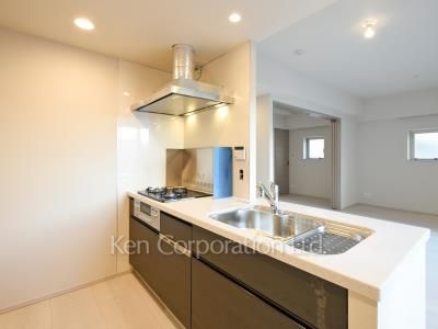 Kitchen ※Photo of the same layout on 3 floor. Decoration and fixture may differ.