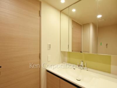 Powder Room ※Photo of the same layout on 3 floor. Decoration and fixture may differ.