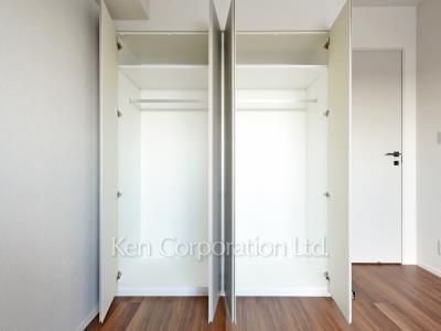 Closet ※Photo of the same layout on 10 floor. Decoration and fixture may differ.