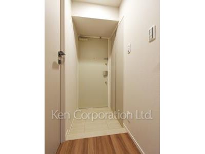 Entrance ※Photo of the same layout on 10 floor. Decoration and fixture may differ.