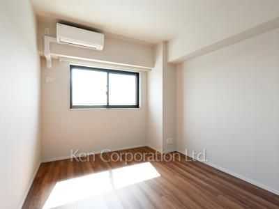 Bedroom ※Photo of the same layout on 10 floor. Decoration and fixture may differ.
