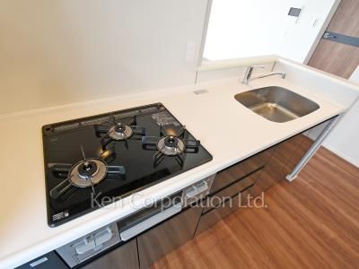 Kitchen ※Photo of the same layout on 10 floor. Decoration and fixture may differ.