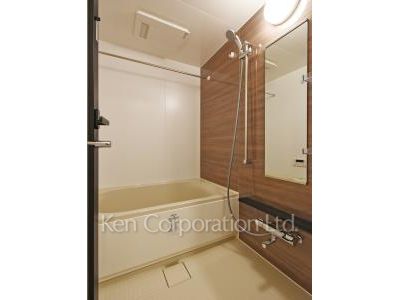Bath ※Photo of the same layout on 10 floor. Decoration and fixture may differ.
