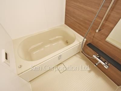 Bath ※Photo of the same layout on 10 floor. Decoration and fixture may differ.
