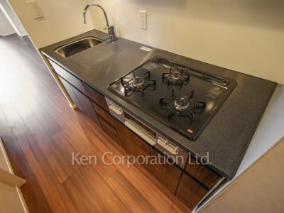 Kitchen ※Photo of the same layout on 10 floor. Decoration and fixture may differ.