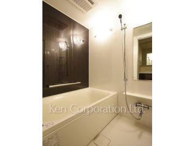 Bath ※Photo of the same layout on 10 floor. Decoration and fixture may differ.