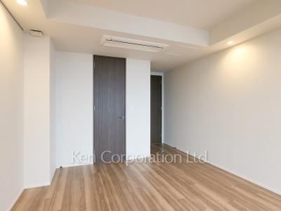 Master Bedroom ※Photo of the same layout on 21 floor. Decoration and fixture may differ.