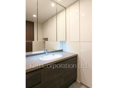 Powder Room ※Photo of the same layout on 21 floor. Decoration and fixture may differ.