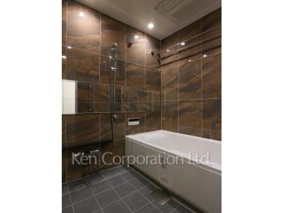 Bath ※Photo of the same layout on 21 floor. Decoration and fixture may differ.
