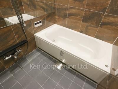 Bath ※Photo of the same layout on 21 floor. Decoration and fixture may differ.