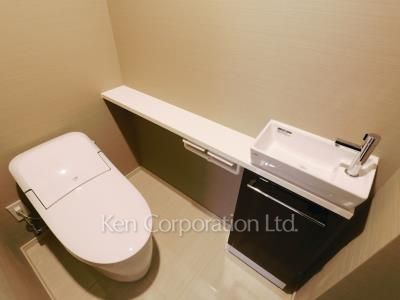 Lavatory ※Photo of the same layout on 3 floor. Decoration and fixture may differ.