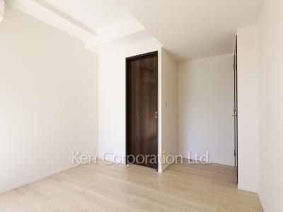 Master Bedroom ※Photo of the same layout on 3 floor. Decoration and fixture may differ.