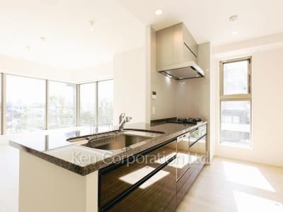 Kitchen ※Photo of the same layout on 3 floor. Decoration and fixture may differ.