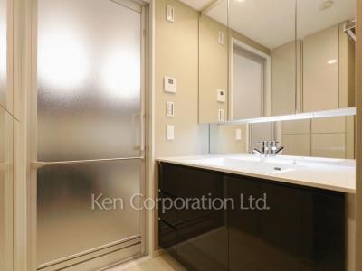 Powder Room ※Photo of the same layout on 3 floor. Decoration and fixture may differ.
