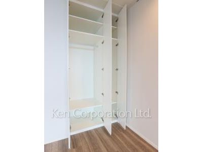 Closet ※Photo of the same layout on 21 floor. Decoration and fixture may differ.