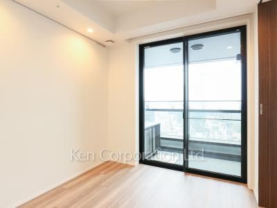 Master Bedroom ※Photo of the same layout on 21 floor. Decoration and fixture may differ.