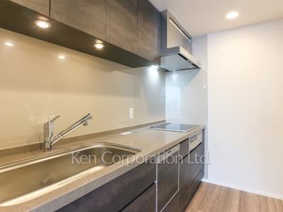 Kitchen ※Photo of the same layout on 21 floor. Decoration and fixture may differ.