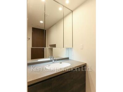 Powder Room ※Photo of the same layout on 21 floor. Decoration and fixture may differ.