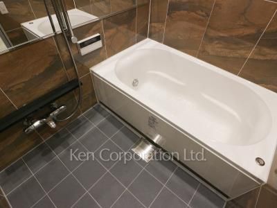 Bath ※Photo of the same layout on 21 floor. Decoration and fixture may differ.