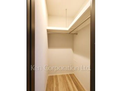 Walk-In Closet ※Photo of the same layout on 12 floor. Decoration and fixture may differ.