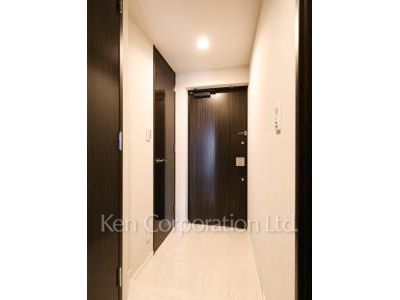 Entrance ※Photo of the same layout on 12 floor. Decoration and fixture may differ.