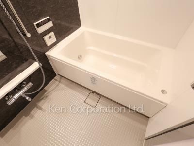 Bath ※Photo of the same layout on 12 floor. Decoration and fixture may differ.