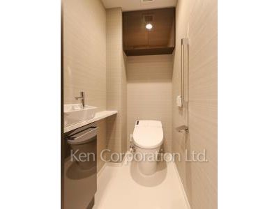 Lavatory ※Photo of the same layout on 12 floor. Decoration and fixture may differ.